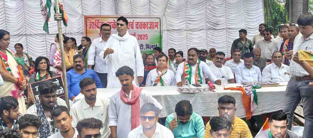 तमनार में पेड़ो की कटाई के मुद्दे एवं चैतन्य बघेल की फर्जी गिरफ्तारी के विरोध में कांग्रेसियों ने भिलाई में की आर्थिक नाकेबंदी तमनार में पेड़ो की कटाई के मुद्दे एवं चैतन्य बघेल की फर्जी गिरफ्तारी के विरोध में कांग्रेसियों ने भिलाई में की आर्थिक नाकेबंदी