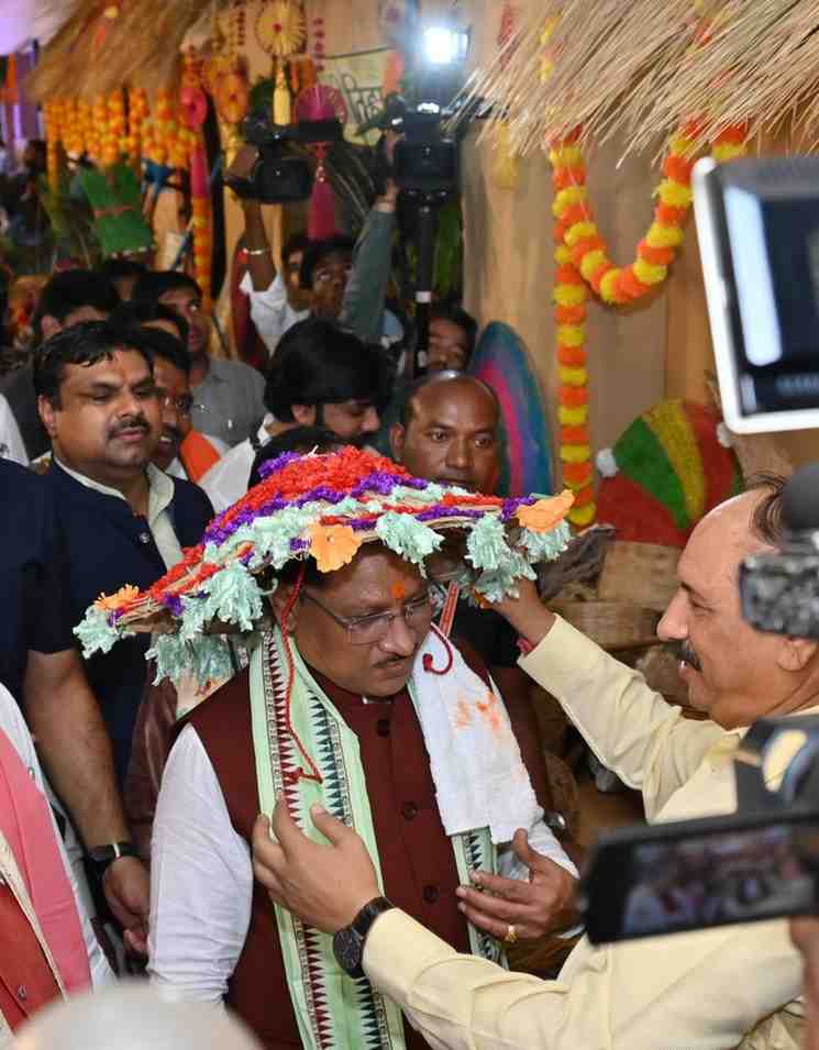 मुख्यमंत्री निवास में हरेली उत्सव: दिखी परंपरा और प्रगति की अनूठी झलक,पारंपरिक-आधुनिक कृषि यंत्रों, लोक वेशभूषाओं की आकर्षक प्रदर्शनी