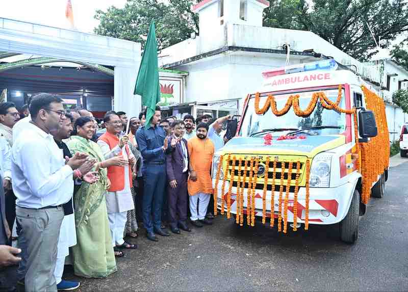 मुख्यमंत्री विष्णु देव साय ने आधुनिक एम्बुलेंस को दिखायी हरी झंडी: ग्रामीण इलाकों को मिलेगा आपातकालीन स्वास्थ्य लाभ मुख्यमंत्री विष्णु देव साय ने आधुनिक एम्बुलेंस को दिखायी हरी झंडी: ग्रामीण इलाकों को मिलेगा आपातकालीन स्वास्थ्य लाभ