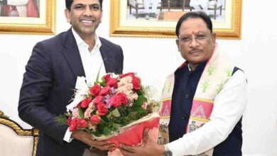 मुख्यमंत्री विष्णु देव साय से केंद्रीय संचार एवं ग्रामीण विकास राज्य मंत्री डॉ. चन्द्रशेखर पेम्मासानी ने की सौजन्य मुलाक़ात