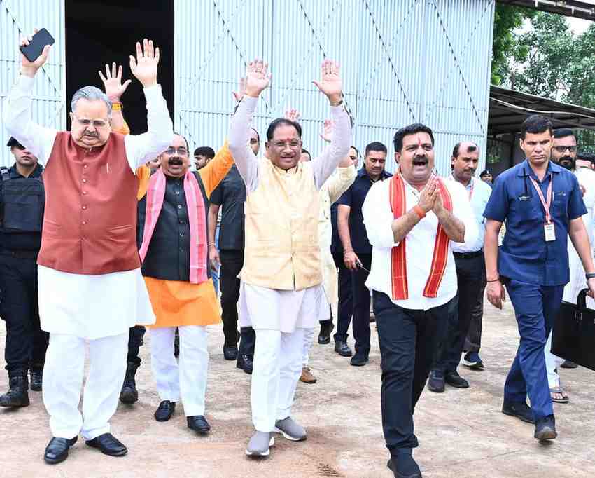 मुख्यमंत्री विष्णुदेव साय कांवड़ियों पर पुष्प वर्षा के लिए हेलीकॉप्टर से कवर्धा के लिए रवाना मुख्यमंत्री विष्णुदेव साय कांवड़ियों पर पुष्प वर्षा के लिए हेलीकॉप्टर से कवर्धा के लिए रवाना