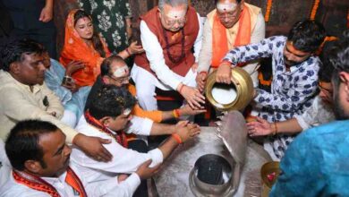 मुख्यमंत्री विष्णुदेव साय ने हेलीकॉप्टर से पुष्पवर्षा कर हजारों कांवड़ियों का किया भव्य स्वागत