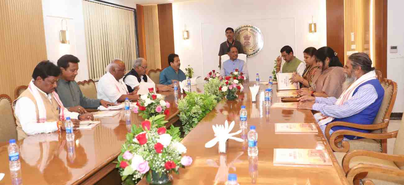 छत्तीसगढ़ सदन में मुख्यमंत्री विष्णुदेव साय की सांसदों संग सौजन्य भेंट, रात्रि भोज में हुई सार्थक चर्चा छत्तीसगढ़ सदन में मुख्यमंत्री विष्णुदेव साय की सांसदों संग सौजन्य भेंट, रात्रि भोज में हुई सार्थक चर्चा