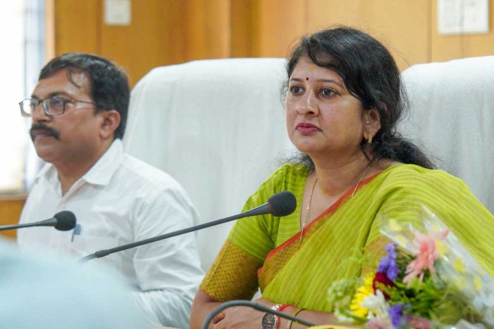 रायपुर : बाल संरक्षण आयोग की अध्यक्ष डॉ. वर्णिका शर्मा का बेमेतरा दौरा रायपुर : बाल संरक्षण आयोग की अध्यक्ष डॉ. वर्णिका शर्मा का बेमेतरा दौरा