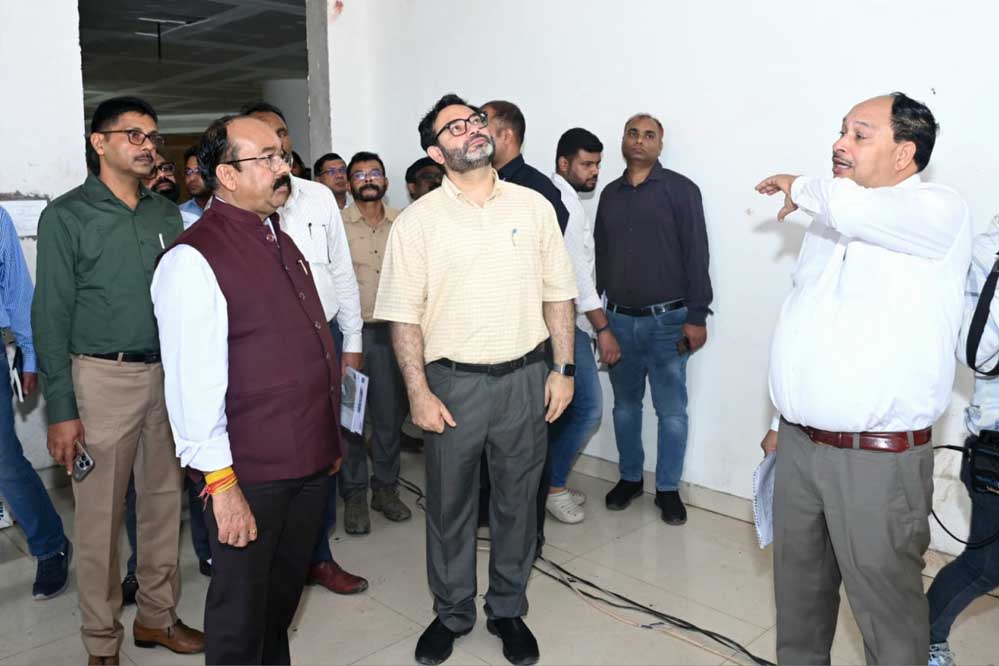 रायपुर : विधानसभा के नए भवन का काम सितम्बर तक पूर्ण करने का लक्ष्य, इंटीरियर और फर्नीचर का काम जोरों पर रायपुर : विधानसभा के नए भवन का काम सितम्बर तक पूर्ण करने का लक्ष्य, इंटीरियर और फर्नीचर का काम जोरों पर
