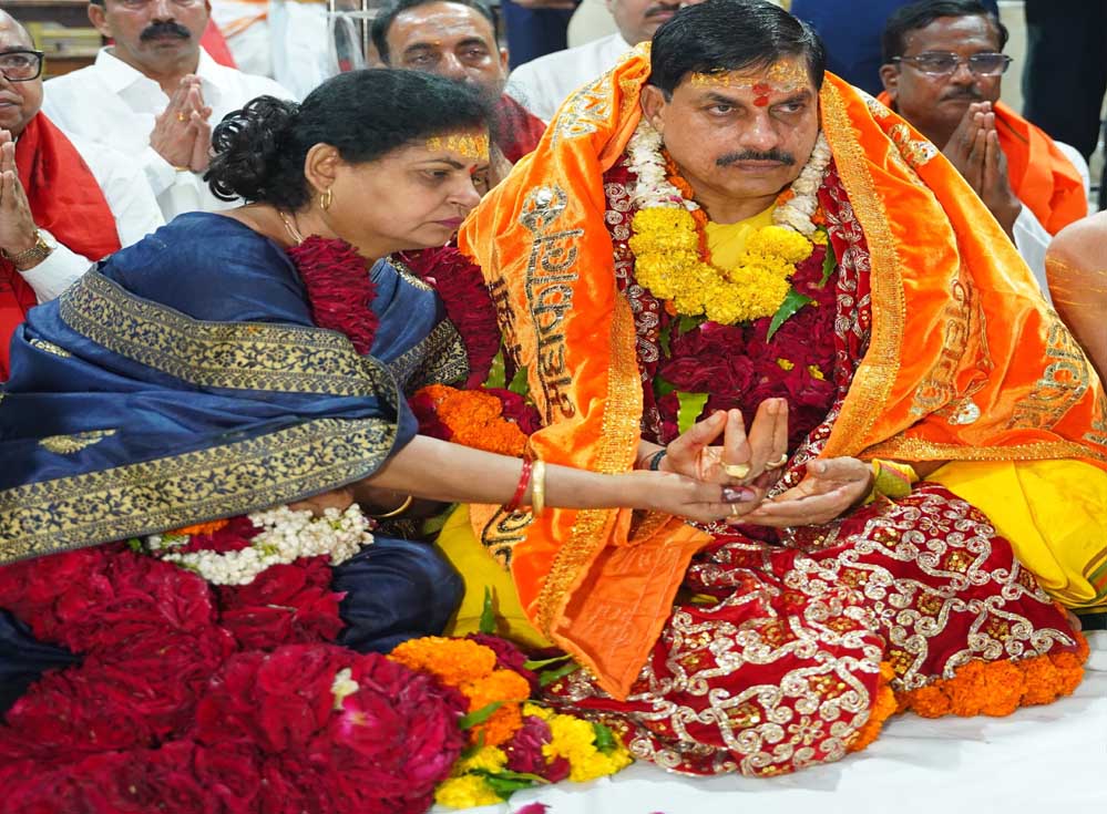 मुख्यमंत्री डॉ. मोहन यादव ने आज सपत्नीक बाबा महाकालेश्वर भगवान की भस्म आरती मे सम्मिलित हुए मुख्यमंत्री डॉ. मोहन यादव ने आज सपत्नीक बाबा महाकालेश्वर भगवान की भस्म आरती मे सम्मिलित हुए
