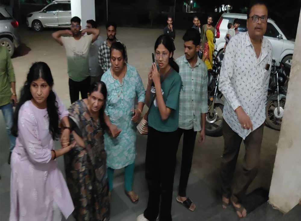 धार में हिंसक लूट: लाठियों से हमला कर 10 लाख के आभूषण लूटे, महिला के कान भी काटे ग