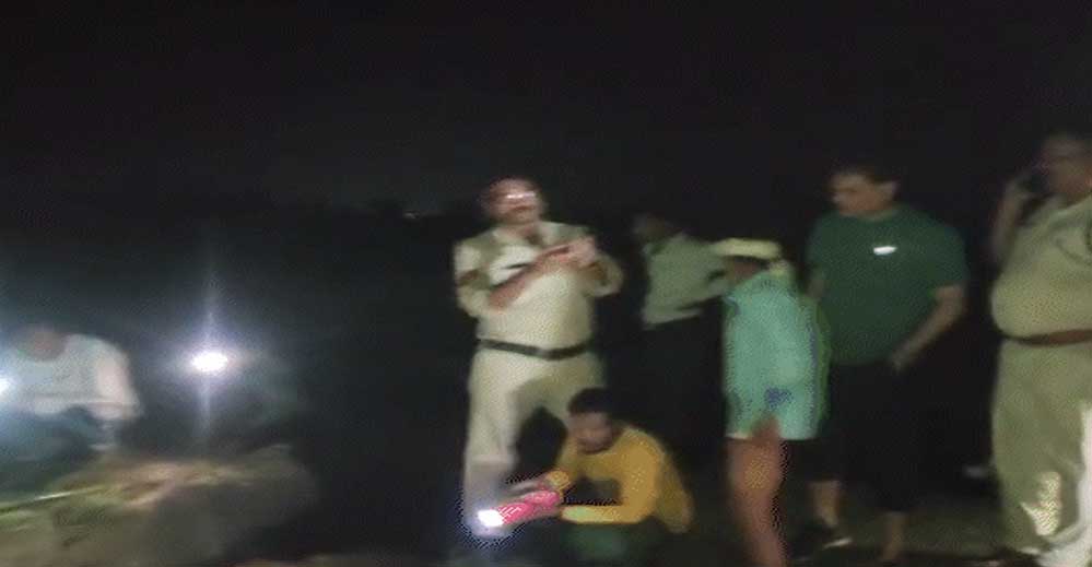 सतना में बोरवेल के गड्ढे में गिरीं दो सहेली, दोनों की मौत, एसडीईआरएफ की टीम ने निकाला सतना में बोरवेल के गड्ढे में गिरीं दो सहेली, दोनों की मौत, एसडीईआरएफ की टीम ने निकाला