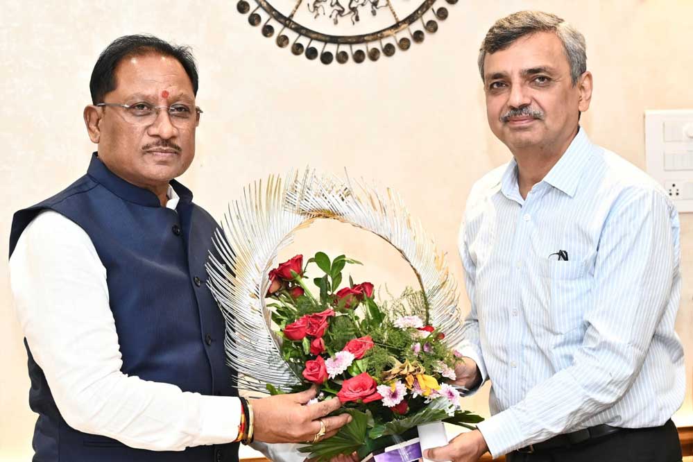 रायपुर : मुख्यमंत्री साय से भारत सरकार में भूमि संसाधन सचिव ने की सौजन्य भेंट रायपुर : मुख्यमंत्री साय से भारत सरकार में भूमि संसाधन सचिव ने की सौजन्य भेंट