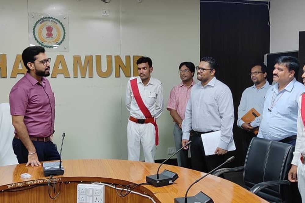 महासमुंद : समय सीमा बैठक में कलेक्टर ने दिए महत्वपूर्ण निर्देश, विकास कार्यों में गति लाने पर जोर महासमुंद : समय सीमा बैठक में कलेक्टर ने दिए महत्वपूर्ण निर्देश, विकास कार्यों में गति लाने पर जोर