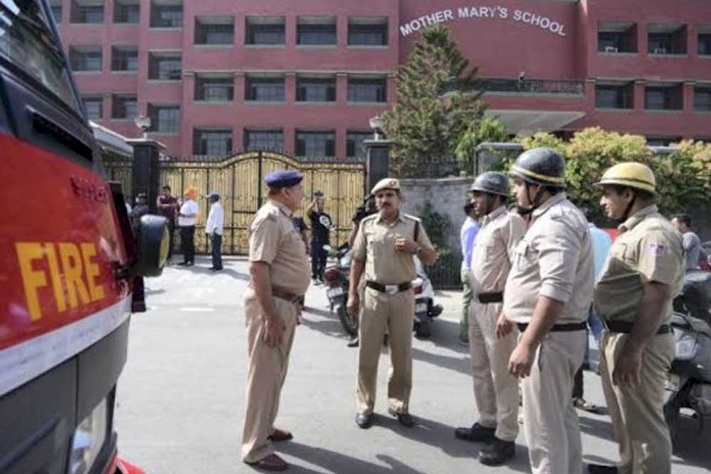 राजधानी दिल्ली के दो नामी शिक्षण संस्थानों को उड़ाने की धमकी, सेंट थॉमस और सेंट स्टीफन कॉलेज अलर्ट पर राजधानी दिल्ली के दो नामी शिक्षण संस्थानों को उड़ाने की धमकी, सेंट थॉमस और सेंट स्टीफन कॉलेज अलर्ट पर