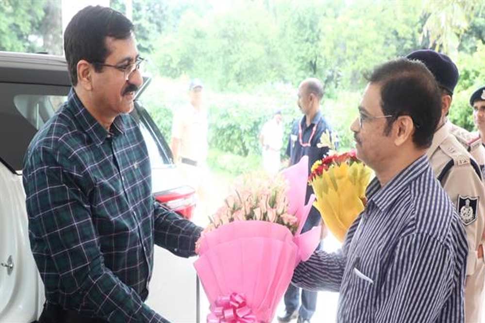 मनोनीत मुख्य न्यायाधिपति का राजभवन में हुआ आगमन मनोनीत मुख्य न्यायाधिपति का राजभवन में हुआ आगमन