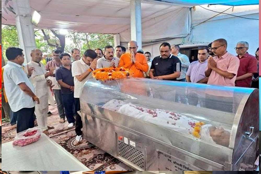 उप मुख्यमंत्री शुक्ल ने दी ब्रह्मानंद यादव को श्रद्धांजलि उप मुख्यमंत्री शुक्ल ने दी ब्रह्मानंद यादव को श्रद्धांजलि