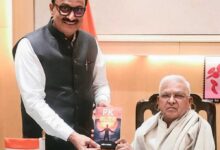 पीके का फंडा’ की पहली प्रति राज्यपाल को भेंट