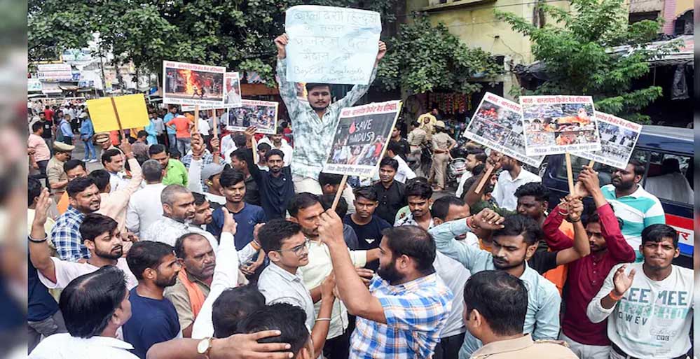 बांग्लादेश: हिंसा में 4 लोगों की मौत-कई घायल, धारा 144 लागू, छात्र बोले- खत्म करेंगे ‘मुजीबवाद’ बांग्लादेश: हिंसा में 4 लोगों की मौत-कई घायल, धारा 144 लागू, छात्र बोले- खत्म करेंगे ‘मुजीबवाद’