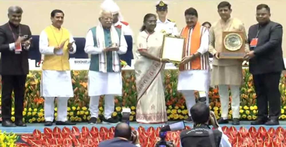 इंदौर 8वीं बार भारत का सबसे स्वच्छ शहर, नवी मुंबई तीसरे स्थान पर इंदौर 8वीं बार भारत का सबसे स्वच्छ शहर, नवी मुंबई तीसरे स्थान पर