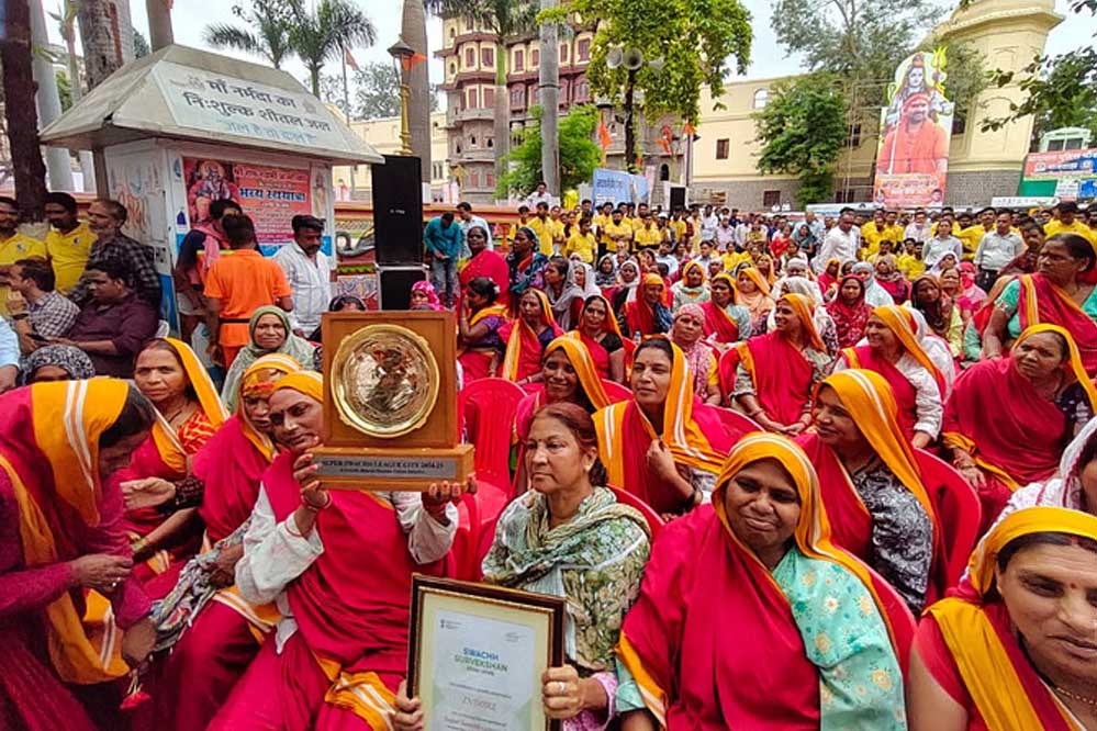 इंदौर फिर बनेगा स्वच्छता का सिरमौर: मेयर पुष्यमित्र भार्गव का भरोसा इंदौर फिर बनेगा स्वच्छता का सिरमौर: मेयर पुष्यमित्र भार्गव का भरोसा