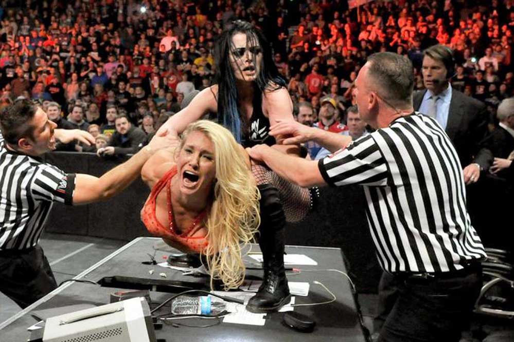 WWE में सनसनीखेज खुलासा: महिला रेसलर संग अधिकारी की शर्मनाक हरकत WWE में सनसनीखेज खुलासा: महिला रेसलर संग अधिकारी की शर्मनाक हरकत