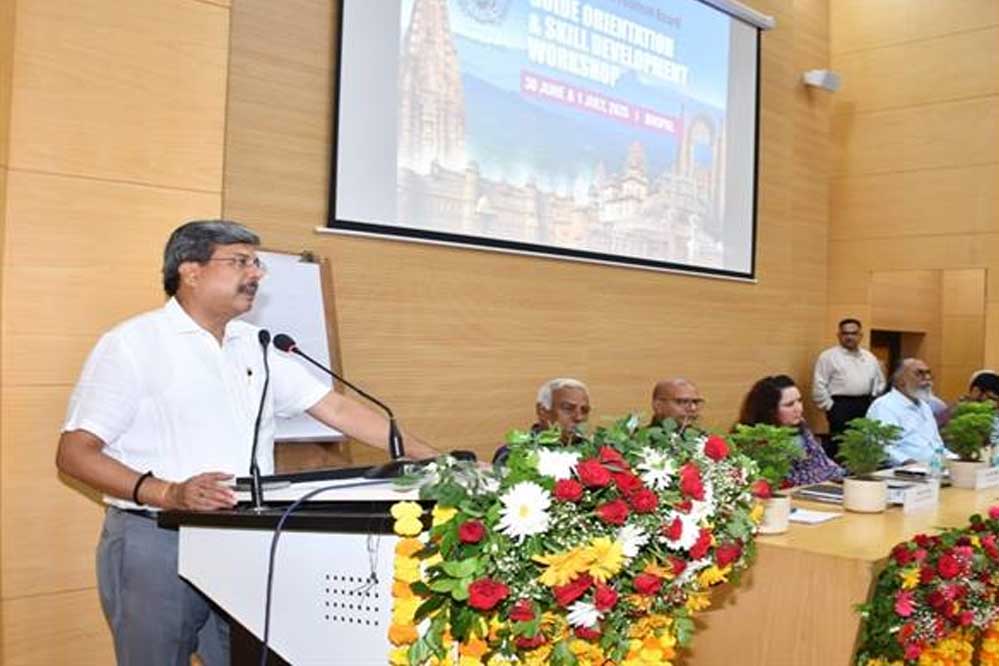 पर्यटकों के लिए मॉन्यूमेंट गुरु है ‘गाइड’- प्रमुख सचिव शुक्ला पर्यटकों के लिए मॉन्यूमेंट गुरु है ‘गाइड’- प्रमुख सचिव शुक्ला