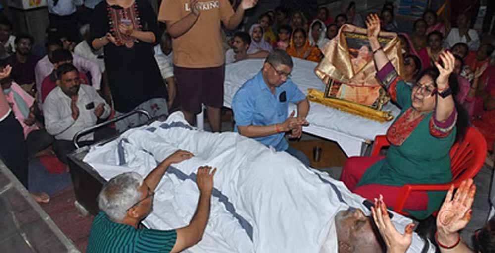 राजनाथ सिंह के गुरु संतोष द्विवेदी का निधन, आज होगा अंतिम संस्कार; रक्षा मंत्री के शामिल होने की संभावना राजनाथ सिंह के गुरु संतोष द्विवेदी का निधन, आज होगा अंतिम संस्कार; रक्षा मंत्री के शामिल होने की संभावना