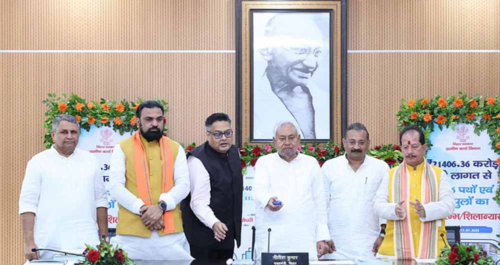 बिहार में विकास की रफ्तार: नीतीश सरकार ने किए 11,346 सड़कों और 730 पुलों का शिलान्यास