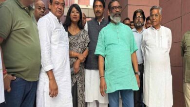 दिल्ली के सर गंगा अस्पताल में भर्ती शिबू सोरेन से मिले गुलाम अहमद मीर व इरफान अंसारी