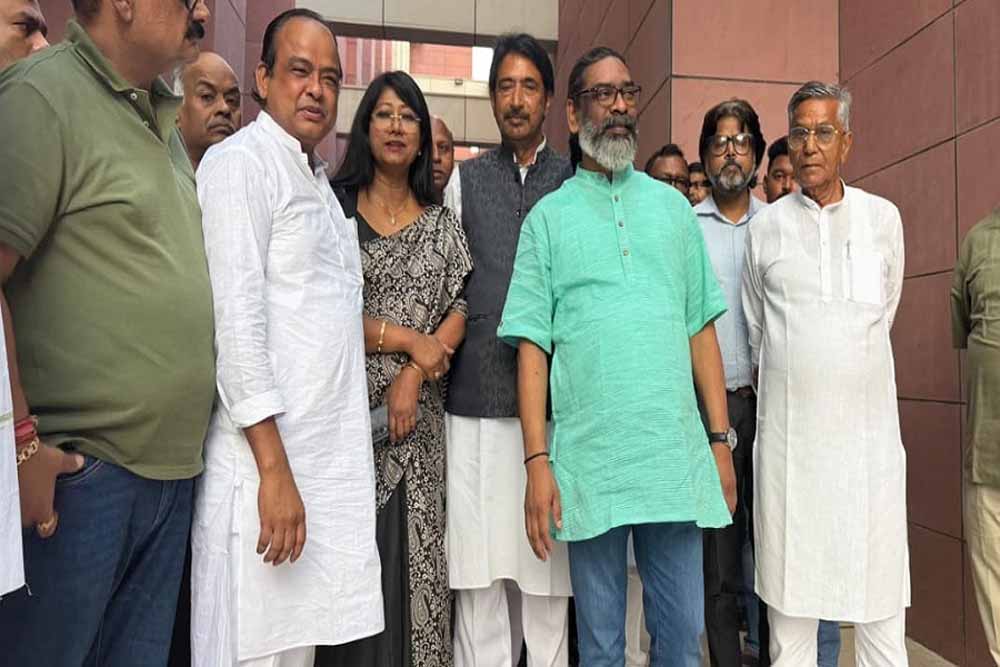 दिल्ली के सर गंगा अस्पताल में भर्ती शिबू सोरेन से मिले गुलाम अहमद मीर व इरफान अंसारी दिल्ली के सर गंगा अस्पताल में भर्ती शिबू सोरेन से मिले गुलाम अहमद मीर व इरफान अंसारी
