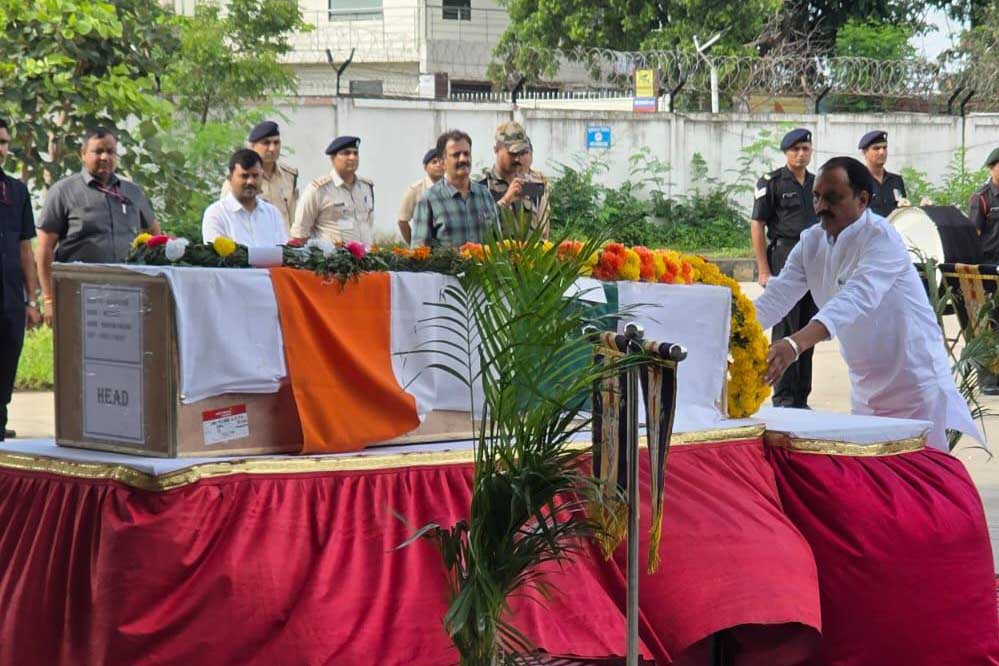 वीरगति को प्राप्त हुए सिपाही श्री हरिओम नागर का पार्थिव शरीर पहुंचा भोपाल