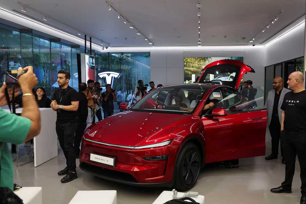 Tesla Model Y की बुकिंग पूरे भारत में शुरू, कश्मीर से कन्याकुमारी तक मचा क्रेज! जानिए प्रोसेस