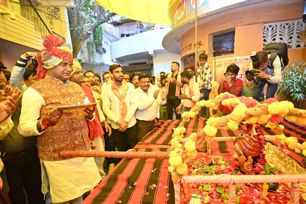 नरेला में श्रावण माह के अवसर पर निकली बाबा महाकाल की सवारी नरेला में श्रावण माह के अवसर पर निकली बाबा महाकाल की सवारी