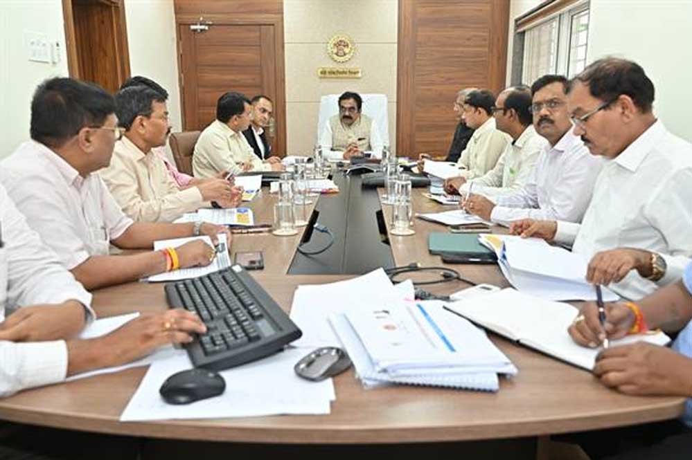 लोक निर्माण मंत्री की अध्यक्षता में विभागीय सलाहकार समिति की बैठक संपन्न