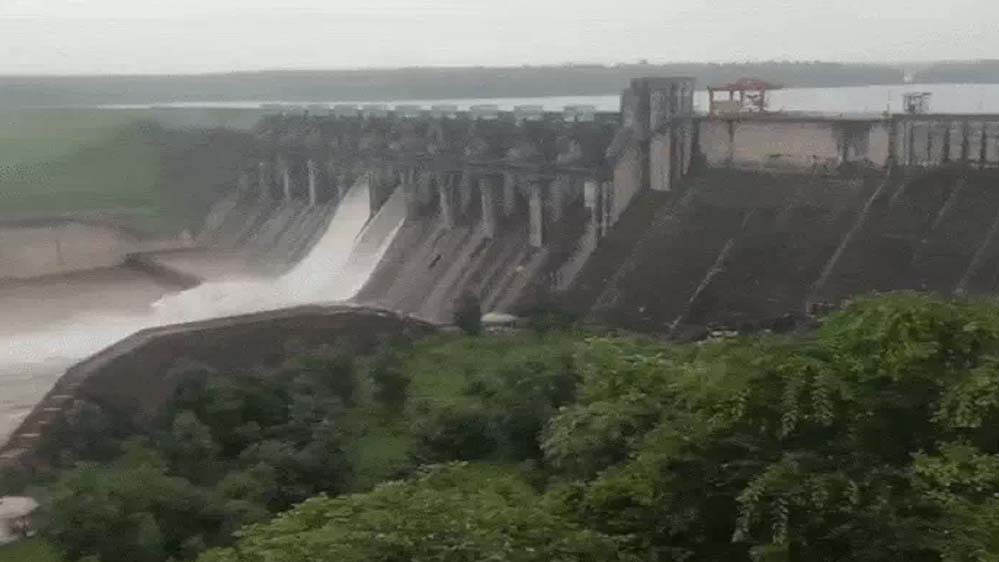 मप्र के 20 जिलों में भारी बारिश का अलर्ट, जबलपुर में जलभराव की आशंका, मड़ीखेड़ा डैम के गेट खुले मप्र के 20 जिलों में भारी बारिश का अलर्ट, जबलपुर में जलभराव की आशंका, मड़ीखेड़ा डैम के गेट खुले
