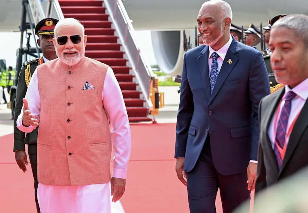 PM मोदी का मालदीव में भव्य स्वागत, राष्ट्रपति मुइज्जू ने एयरपोर्ट पर किया स्वागत PM मोदी का मालदीव में भव्य स्वागत, राष्ट्रपति मुइज्जू ने एयरपोर्ट पर किया स्वागत