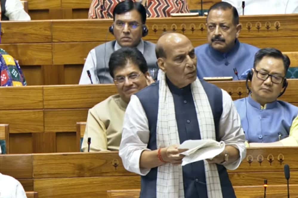 राजनाथ सिंह का पाकिस्तान को कड़ा संदेश: ‘ऑपरेशन सिंदूर’ अभी थमा है, ज़रूरत पड़ी तो फिर होगा