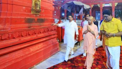 सीएम योगी ने पीएम मोदी की सभा स्थल का लिया जायजा, काशी से रवाना हुए