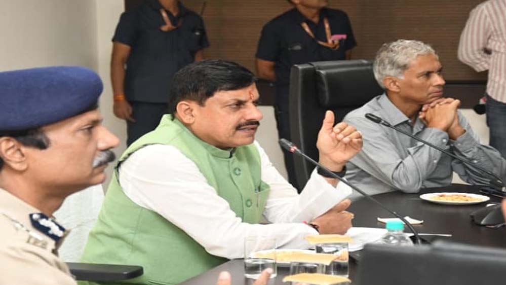 सजग रहें, एहतिहात बरतें, वर्षा प्रभावितों के भोजन-पानी, रहवास और दवा सबकी व्यवस्था करें : मुख्यमंत्री डॉ. यादव