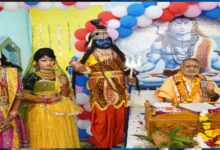 प्रेमानंद पुरी का विवादित बयान: साईं मूर्ति कुएं में फेंकने और जलाने की अपील