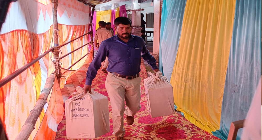 उत्तराखंड पंचायत चुनाव: कांग्रेस का जलवा, रुद्रप्रयाग में BJP को बड़ा झटका उत्तराखंड पंचायत चुनाव: कांग्रेस का जलवा, रुद्रप्रयाग में BJP को बड़ा झटका