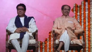 20 साल बाद एक मंच पर आए ठाकरे बंधु, राज बोले- महाराष्ट्र को तिरछी नजर से कोई नहीं देखेगा