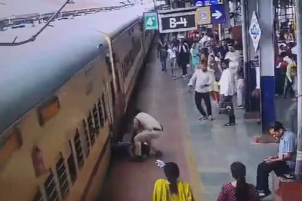 कटनी-सतना रेलमार्ग और उस पर दौड़ रही ट्रेनों पर अब तीसरी नजर रहेगी, यात्रियों की सुरक्षा भी होगी सुनिश्चित कटनी-सतना रेलमार्ग और उस पर दौड़ रही ट्रेनों पर अब तीसरी नजर रहेगी, यात्रियों की सुरक्षा भी होगी सुनिश्चित