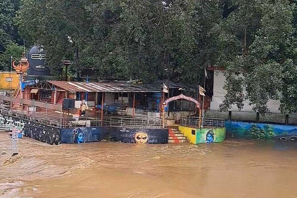 MP में लगातार तेज बारिश नर्मदा नदी खतरे के निशान से ऊपर मंडला, डिंडौरी, श्योपुर, शहडोल, उमरिया समेत कई जिले बाढ़ की चपेट में MP में लगातार तेज बारिश नर्मदा नदी खतरे के निशान से ऊपर मंडला, डिंडौरी, श्योपुर, शहडोल, उमरिया समेत कई जिले बाढ़ की चपेट में
