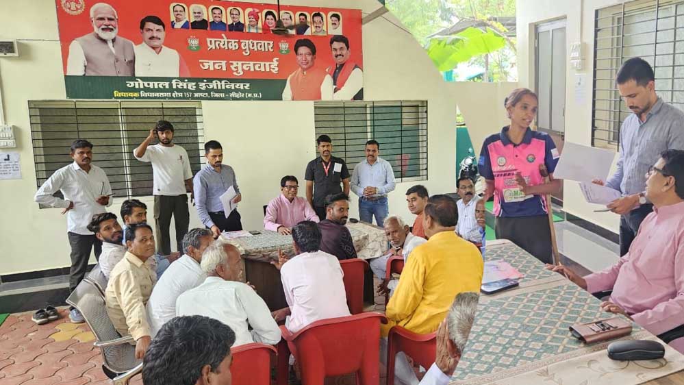 जनसुनवाई :बड़ी संख्या में जनसुनवाई में आये नागरिको की विधायक गोपालसिंह इंजीनियर ने सुनी समस्याएं