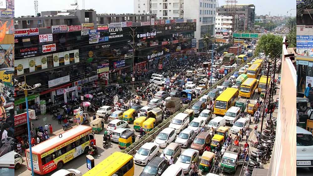 शहर में ट्रैफिक व्यवस्था बदहाल, हाईकोर्ट ने सख्ती दिखाई, कलेक्टर, पुलिस कमिश्नर और निगमायुक्त को हाजिर होने को कहा शहर में ट्रैफिक व्यवस्था बदहाल, हाईकोर्ट ने सख्ती दिखाई, कलेक्टर, पुलिस कमिश्नर और निगमायुक्त को हाजिर होने को कहा