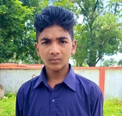 अंधेरे से उजाले की ओर: पूवर्ती गांव के अर्जुन की उड़ान,अब पढ़ाई करेगा जवाहर नवोदय विद्यालय में अंधेरे से उजाले की ओर: पूवर्ती गांव के अर्जुन की उड़ान,अब पढ़ाई करेगा जवाहर नवोदय विद्यालय में