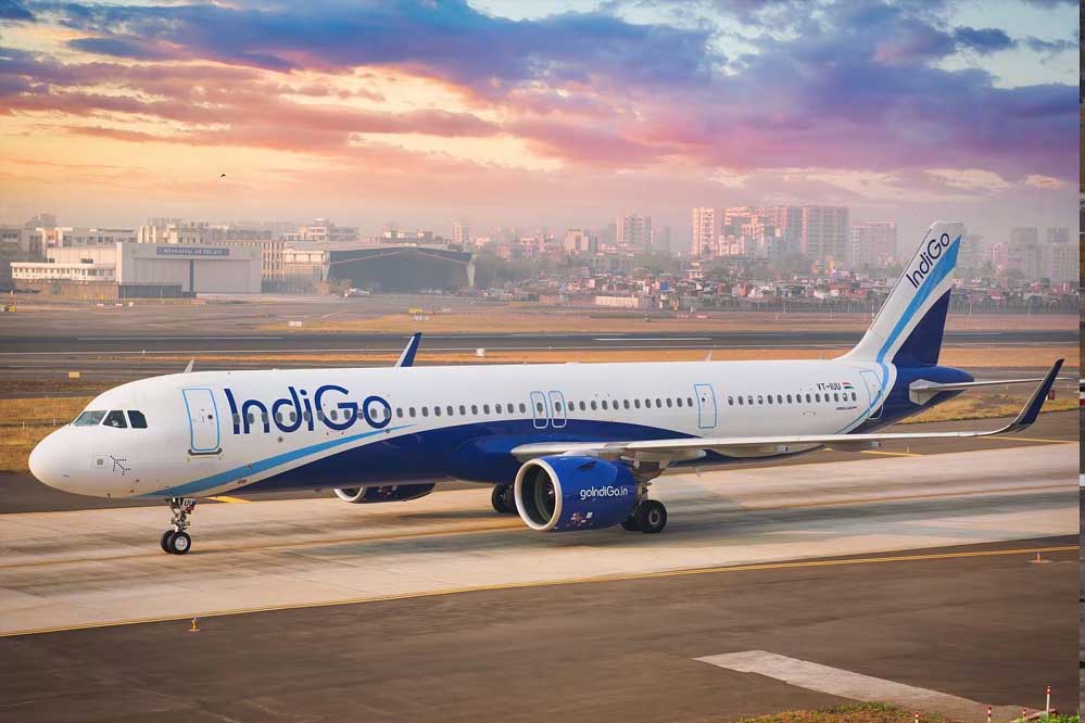 प्रयागराज से बेंगलुरु जा रही indigo की फ्लाइट के अंदर यात्रियों को आई पेट्रोल जैसी गंध, टेकऑफ से पहले रद्द हुई उड़ान प्रयागराज से बेंगलुरु जा रही indigo की फ्लाइट के अंदर यात्रियों को आई पेट्रोल जैसी गंध, टेकऑफ से पहले रद्द हुई उड़ान