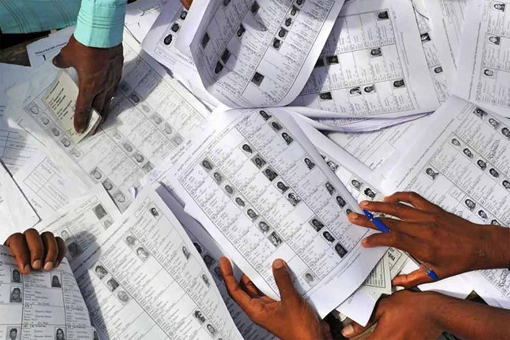 बिहार में बड़ी वोटर सूची छंटनी: 55 लाख नाम हटेंगे, 1 लाख वोटर ‘लापता’! बिहार में बड़ी वोटर सूची छंटनी: 55 लाख नाम हटेंगे, 1 लाख वोटर ‘लापता’!