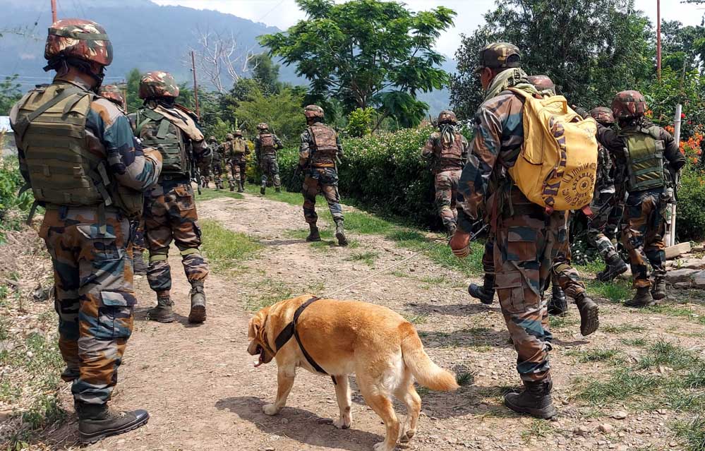 ऑपरेशन शिवशक्ति: पुंछ में घुसपैठ की कोशिश नाकाम, दो आतंकी मारे गए ऑपरेशन शिवशक्ति: पुंछ में घुसपैठ की कोशिश नाकाम, दो आतंकी मारे गए