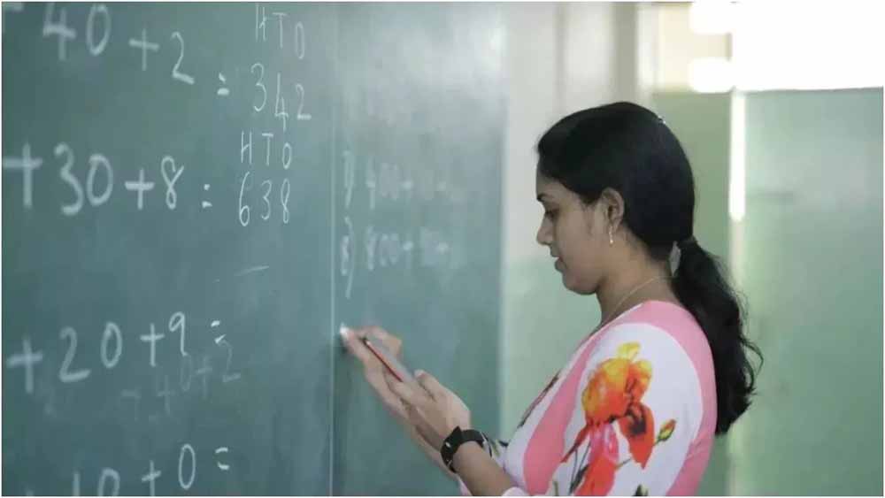 यूपी के सरकारी स्कूलों से विदा हुआ Blackboard, शिक्षा में आ रहा है डिजिटल बदलाव