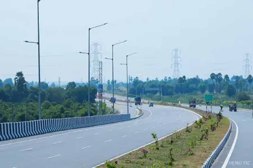 भोपाल से सागर का सफर अब होगा आसान, सड़क पर दौड़ेंगी सरपट गाड़ियां भोपाल से सागर का सफर अब होगा आसान, सड़क पर दौड़ेंगी सरपट गाड़ियां