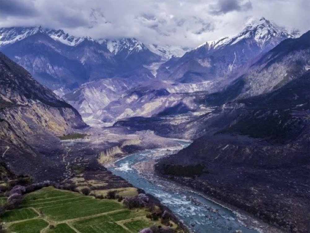 चीन का ‘वॉटर बम’: क्या नया बांध भारत के लिए खतरे की घंटी है? चीन का ‘वॉटर बम’: क्या नया बांध भारत के लिए खतरे की घंटी है?